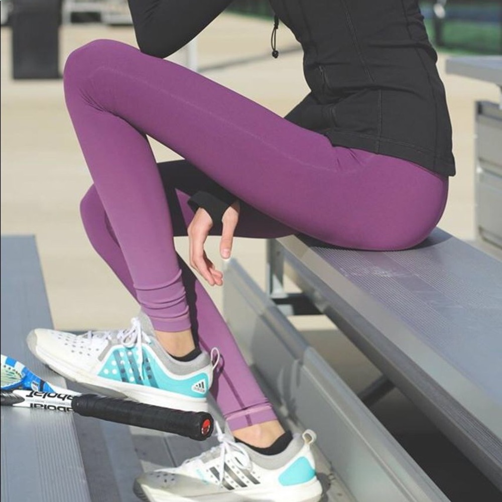 Lululemon size 6 Wunder Under Leggings